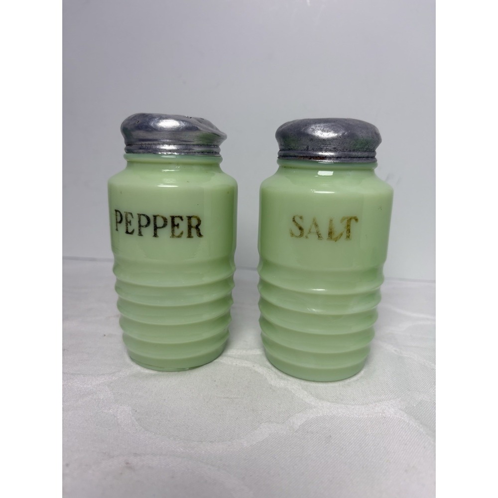 Vintage Jadeite Green Glass Salt & Pepper Beehive Uranium Shakers Set